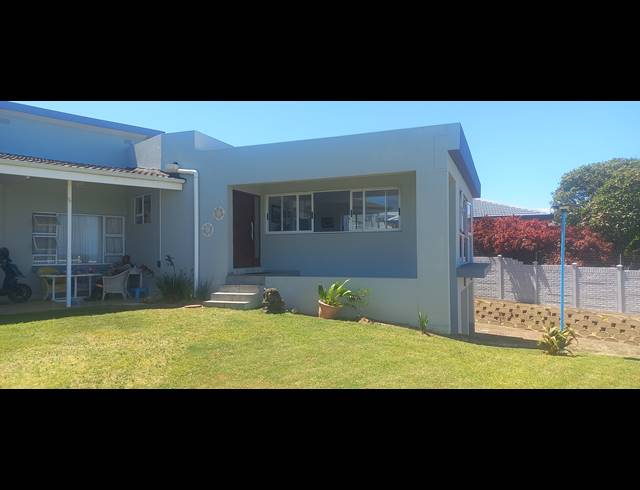 3 BEDROOM HOUSE FOR SALE IN MANABA BEACH